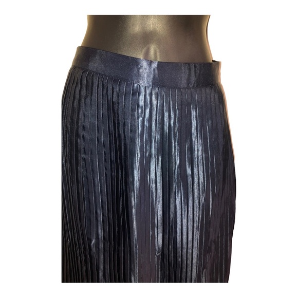 Beautiful pleated navy blue & black lace peek a boo satin effect goth skirt sz L - Picture 11 of 16